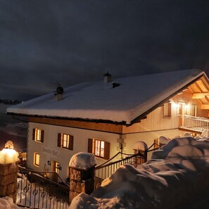 Exterior - Apartment 'Dolomiten' with Mountain View, Shared Garden and Wi-Fi (Villanders)