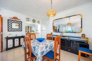 Dining - Holiday Home 'Miquel' with Sea View, Private Terrace and Wi-Fi (Urbanització s'Estanyol)