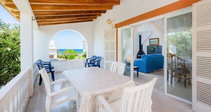 Ferienhaus 'Miquel' mit Meerblick, privater Terrasse und Wi-Fi