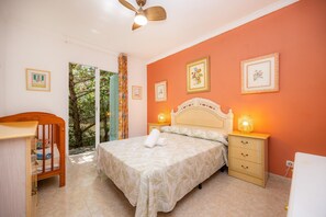 3 bedrooms, iron/ironing board, free WiFi, bed sheets