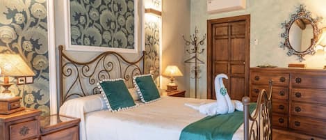 1 habitación, tabla de planchar con plancha, wifi gratis y ropa de cama