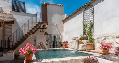 Habitación 'María' con piscina compartida, terraza compartida y Wi-Fi