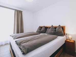 2 dormitorios, cuna de viaje, wifi gratis y ropa de cama