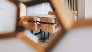 A modern room with a wooden table and matching chairs. - Apartments Goldbergblick - TOP 1, Balcony & Mountain view (Rauris)