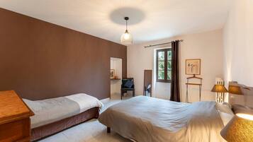 5 sovrum, strykjÀrn/strykbrÀda, gratis wi-fi och sÀngklÀder