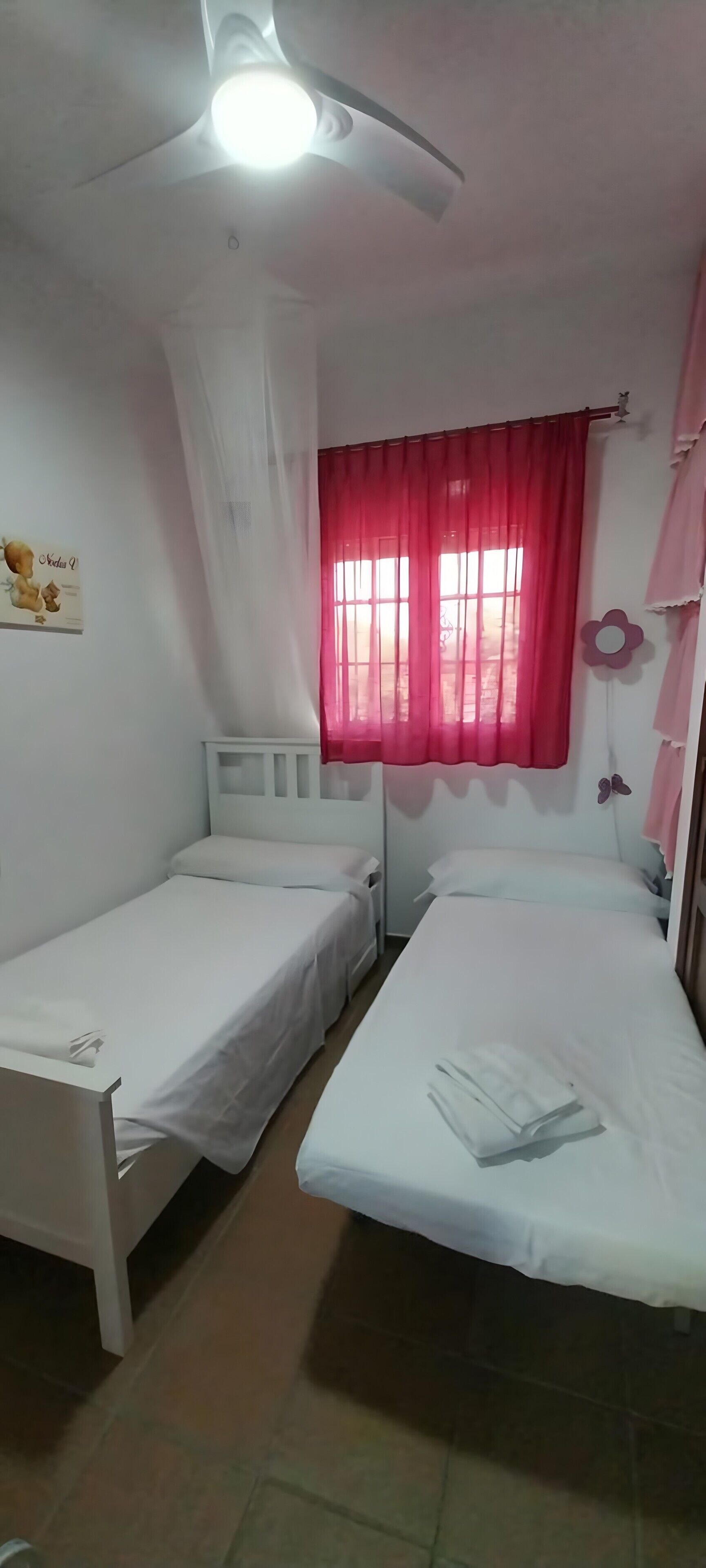 4 habitaciones, tabla de planchar con plancha y wifi gratis 