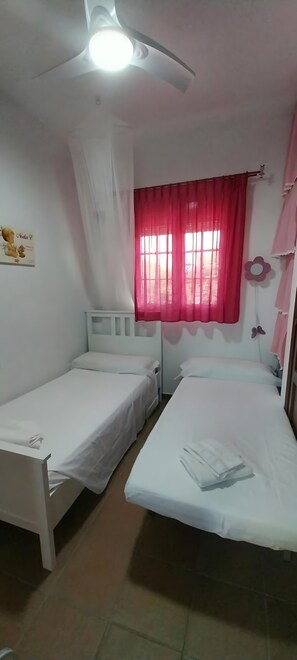 4 bedrooms, iron/ironing board, free WiFi, bed sheets