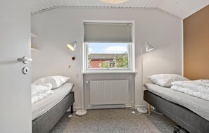 2 bedrooms, travel cot, free WiFi