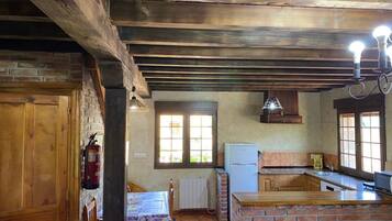 Frigorífic, microones, placa de cuina i rentaplats