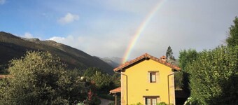 Rural House 'Los Avellanos 2' with Mountain Views, Private Terrace and Garden
