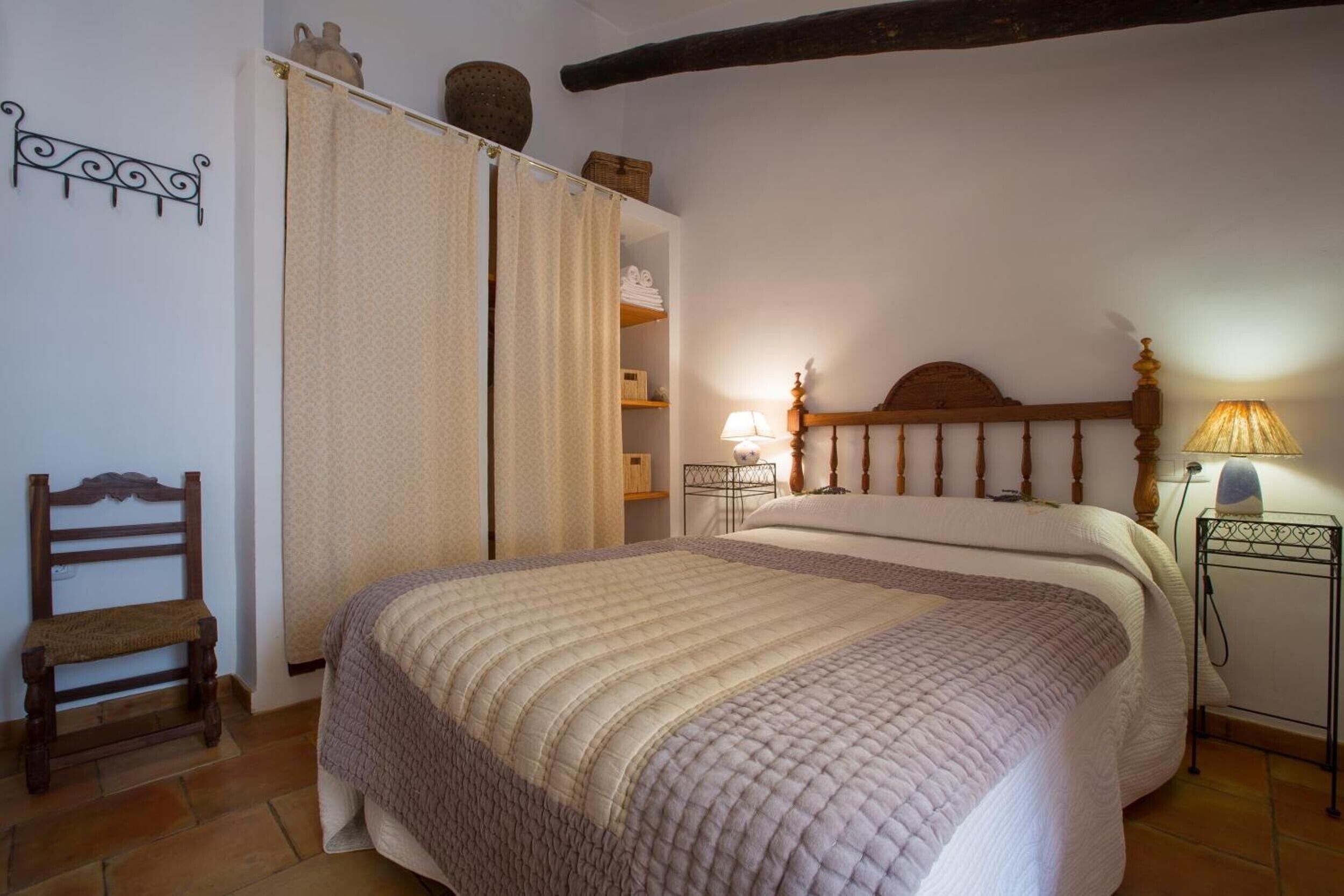 2 室のベッドルーム、アイロン / アイロン台、WiFi (無料)、ベッドシーツ