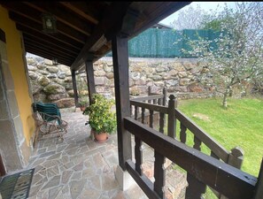 Terrace/patio - Rural House 'Los Avellanos Casa 3' with Mountain Views, Private Terrace and Garden (Celis)