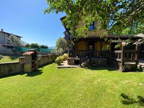 Terrace/patio - Rural House 'Los Avellanos Casa 3' with Mountain Views, Private Terrace and Garden (Celis)