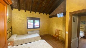 2 bedrooms, iron/ironing board, bed sheets