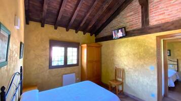 2 slaapkamers, een strijkplank/strijkijzer, beddengoed