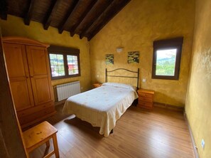 2 Schlafzimmer, Bügeleisen/Bügelbrett, Bettwäsche