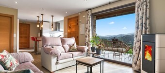 Country House 'La Tachuela' with Mountain View, Private Garden and Wi-Fi