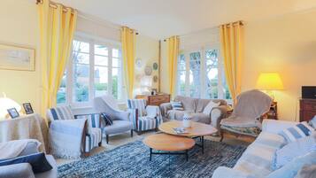 TV, DVD player, table tennis