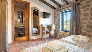4 bedrooms, iron/ironing board, free WiFi, bed sheets