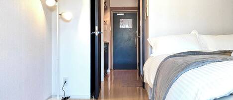 1 dormitorio, tabla de planchar con plancha, wifi y ropa de cama