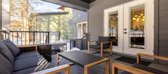 Ski In/10 Mins to the Timber Chair l Hot Tub | AC