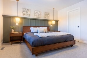 4 bedrooms, iron/ironing board, travel crib, free WiFi - Ski In/10 Mins to the Timber Chair l Hot Tub | AC (Fernie)