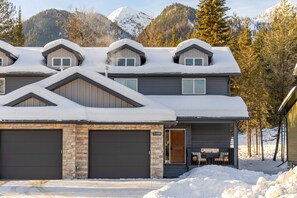 Exterior - Ski In/10 Mins to the Timber Chair l Hot Tub | AC (Fernie)