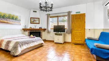 Een strijkplank/strijkijzer, gratis wifi, beddengoed