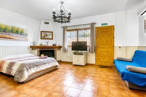 Iron/ironing board, free WiFi, bed sheets - Apartment 'Carrebaix' with Wi-Fi and Air Conditioning (Orba)