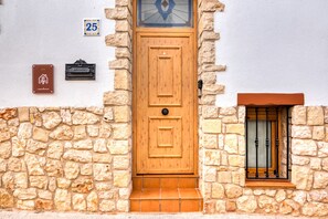 Exterior detail - Apartment 'La Solana' with Mountain View, Wi-Fi and Air Conditioning (Orba)