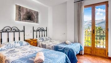 2 bedrooms, iron/ironing board, free WiFi, bed sheets