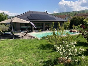 A heated pool - BETWEEN LAKES AND MOUNTAINS (AIX LES BAINS)