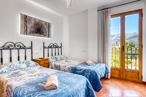 8 quartos, ferros/tábuas de passar roupa, Wi-Fi de cortesia