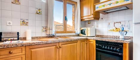 Microwave, oven, stovetop, coffee/tea maker