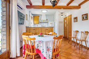 Dining - Apartment 'Cavall Vert' with Mountain View, Wi-Fi and Air Conditioning (Orba)