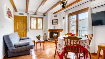 Televisie en een open haard