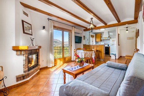 Apartment 'Cavall Vert' with Mountain View, Wi-Fi and Air Conditioning