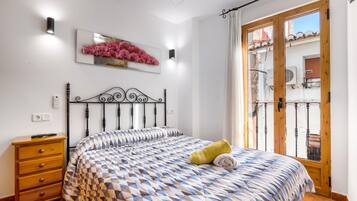 2 bedrooms, iron/ironing board, free WiFi, bed sheets