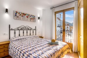 2 bedrooms, iron/ironing board, free WiFi, bed sheets - Apartment 'El Castellet' with Mountain View, Wi-Fi and Air Conditioning (Orba)