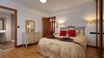 4 bedrooms, free WiFi, bed sheets, wheelchair access