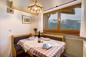 Dining - Apartment 'Leitner Miniwohnung' with Mountain View, Private Terrace and Wi-Fi (Tiers)