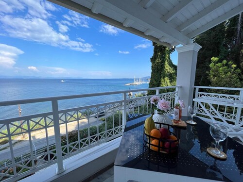 Apartment 'Amaranth Rose' with Private Garden, Wi-Fi and Air Conditioning
