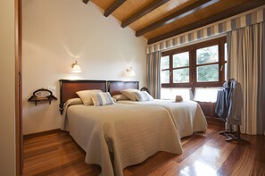 5 bedrooms, iron/ironing board, free WiFi, bed sheets - Country House 'Tierra' with Private Terrace, Private Garden and Wi-Fi (Llanes)