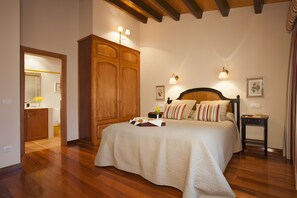 5 bedrooms, free WiFi, bed sheets - Country House 'Playas De Llanes' with Private Garden and Wi-Fi (Llanes)