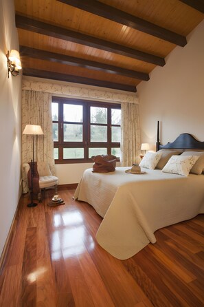 5 bedrooms, free WiFi, bed sheets