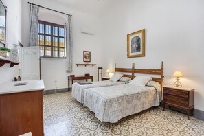 7 Schlafzimmer, Bügeleisen/Bügelbrett, kostenloses WLAN