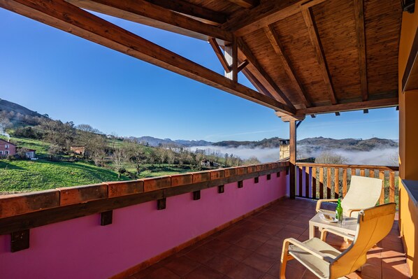 Property grounds - Apartment 'Picos' with Mountain Views, Shared Garden, and Wi-Fi (Cangas de onis)