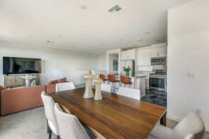 Dining - NewBuild cozy 3-bedroom condo in charming Mission Viejo (Mission Viejo)