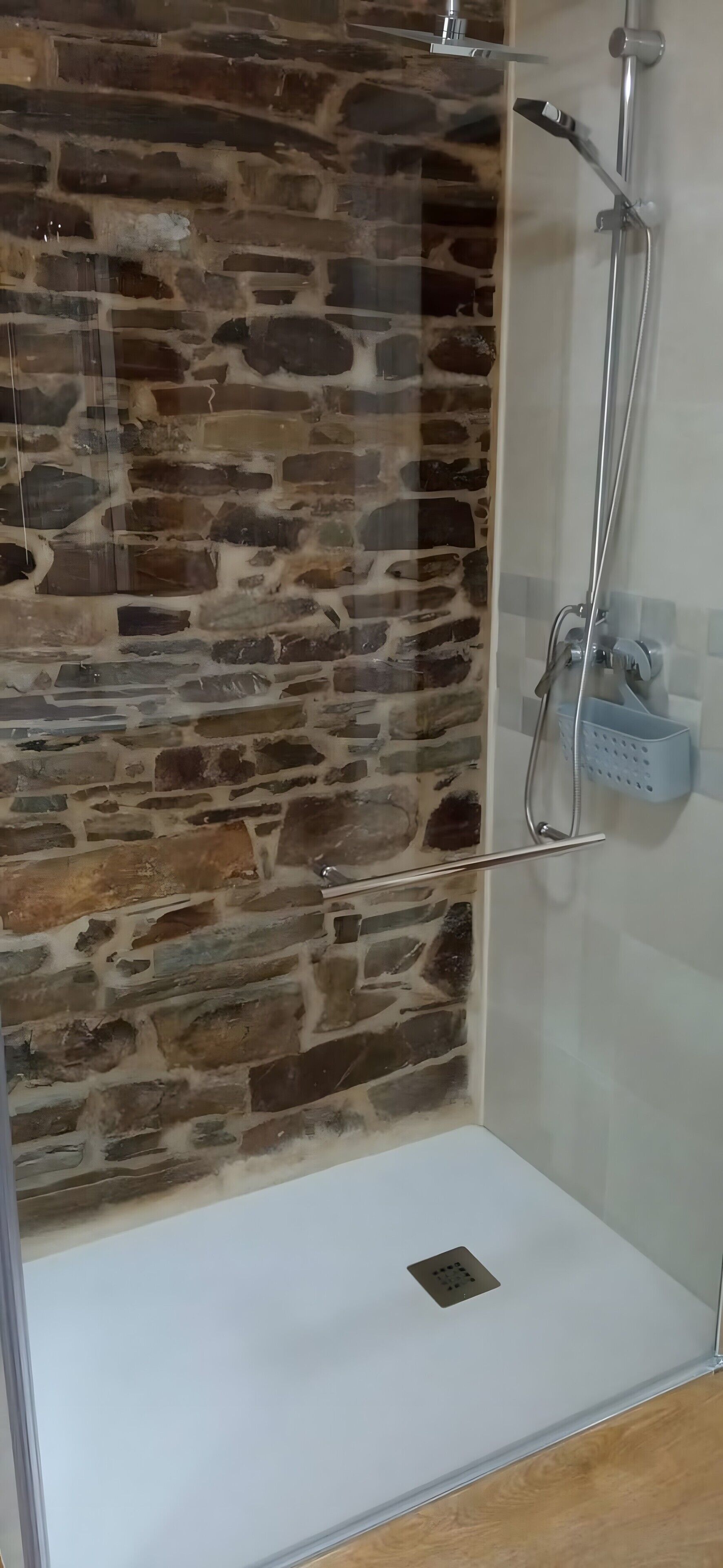 Een douche, handdoeken