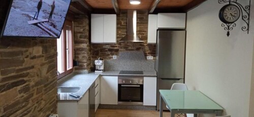 Apartment 'Arriba' with Shared Terrace, Balcony and Wi-Fi